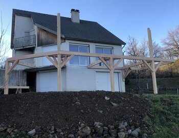 Structure terrasse avec filet de lecture en porte à faux - Saint-Pierre-Roche (63)